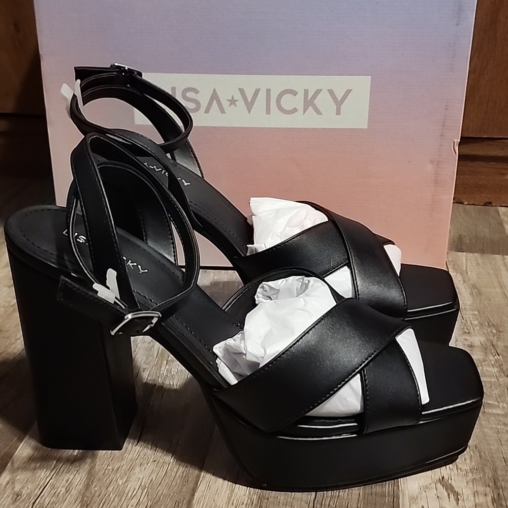 Lisa & Vicky Black Leather Platform Strappy Heels Size 9.5 New in box